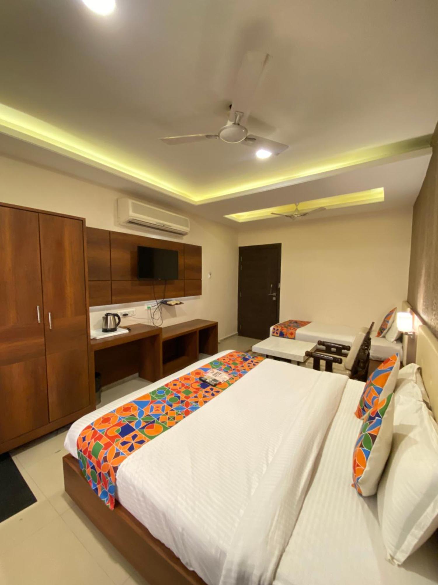 Hotel Damanis Udaipur Exterior photo