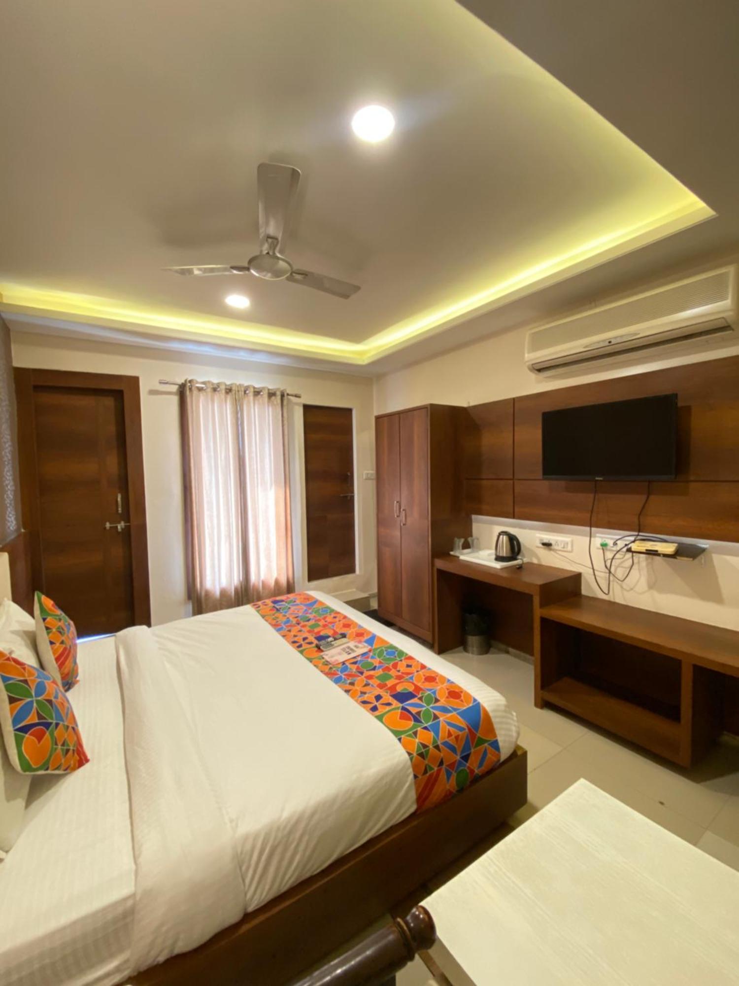 Hotel Damanis Udaipur Exterior photo